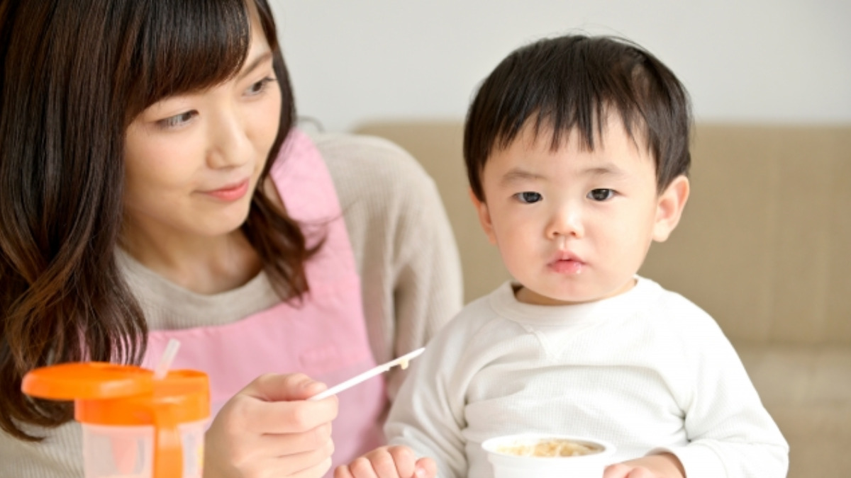 食事中固まる赤ちゃん