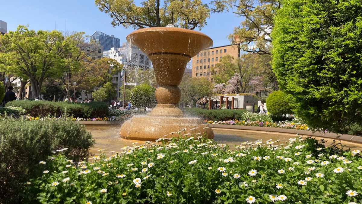 横浜公園の中の噴水