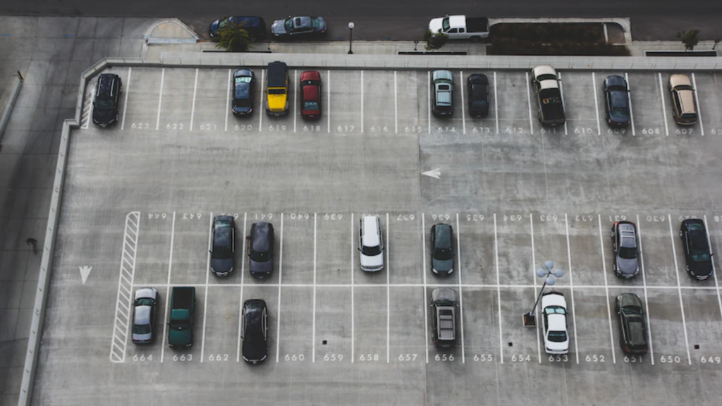 駐車場の上の航空写真