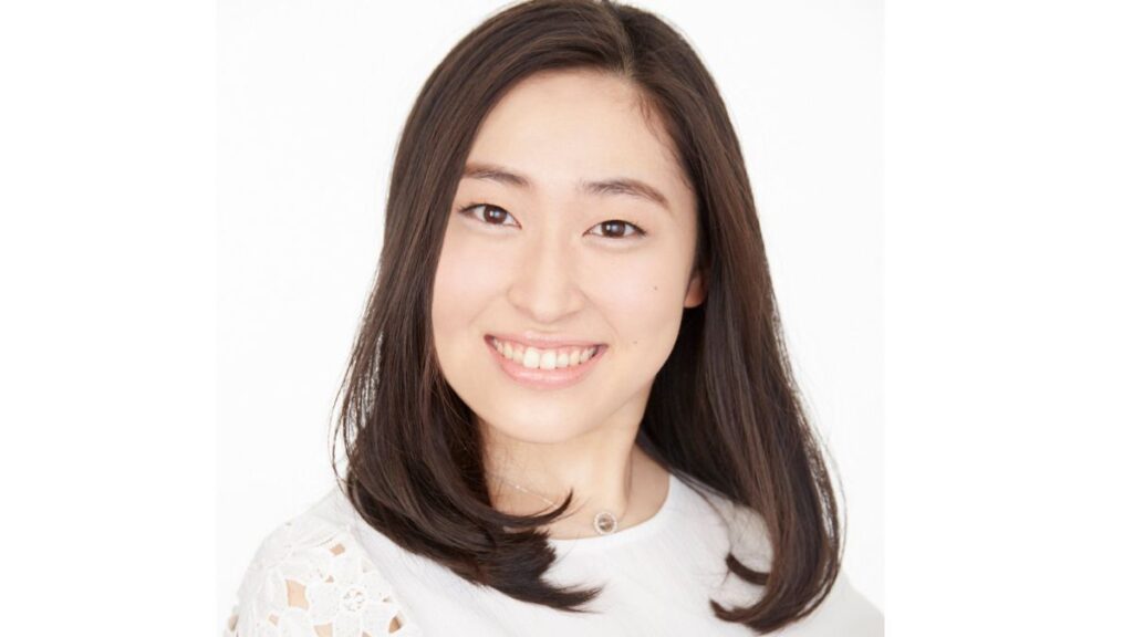 丸山礼白い洋服