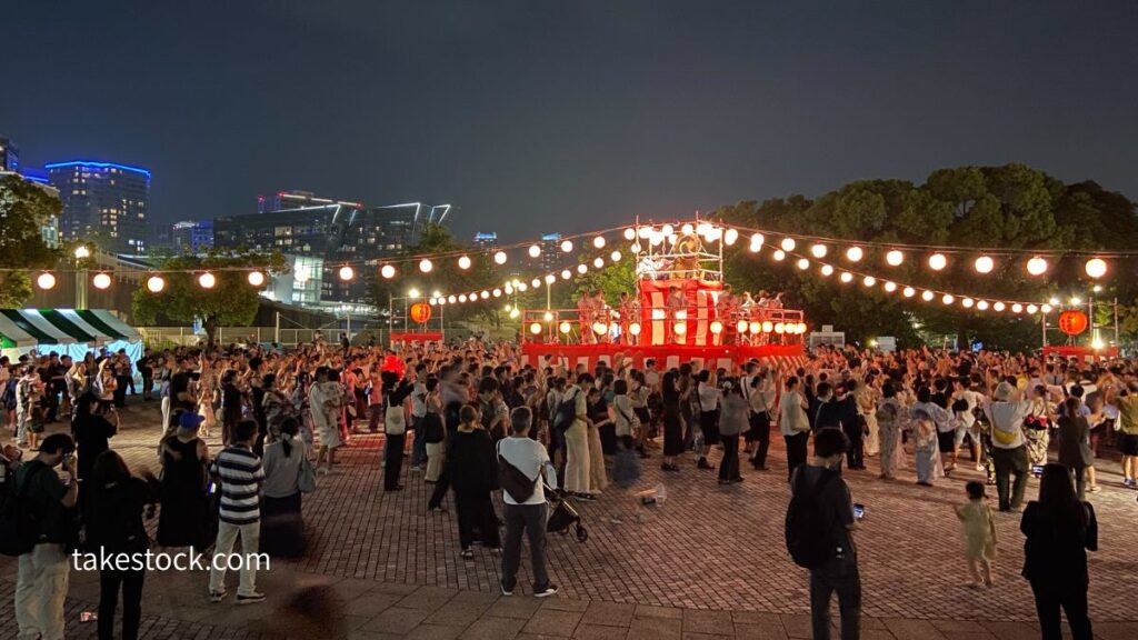 みなとみらい大盆踊り大会2025の夜の混雑